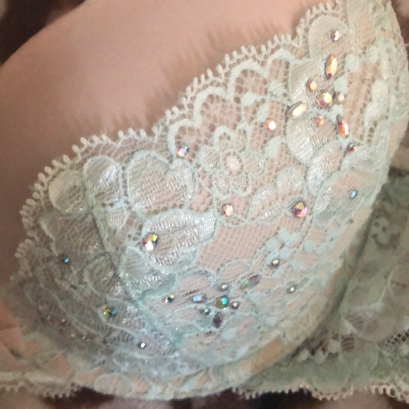 Victoria Secret Bra - Picture 2 of 4